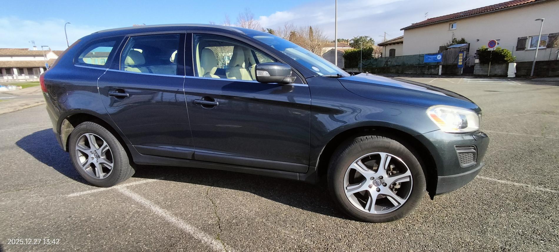VOLVO T5 XC60 241